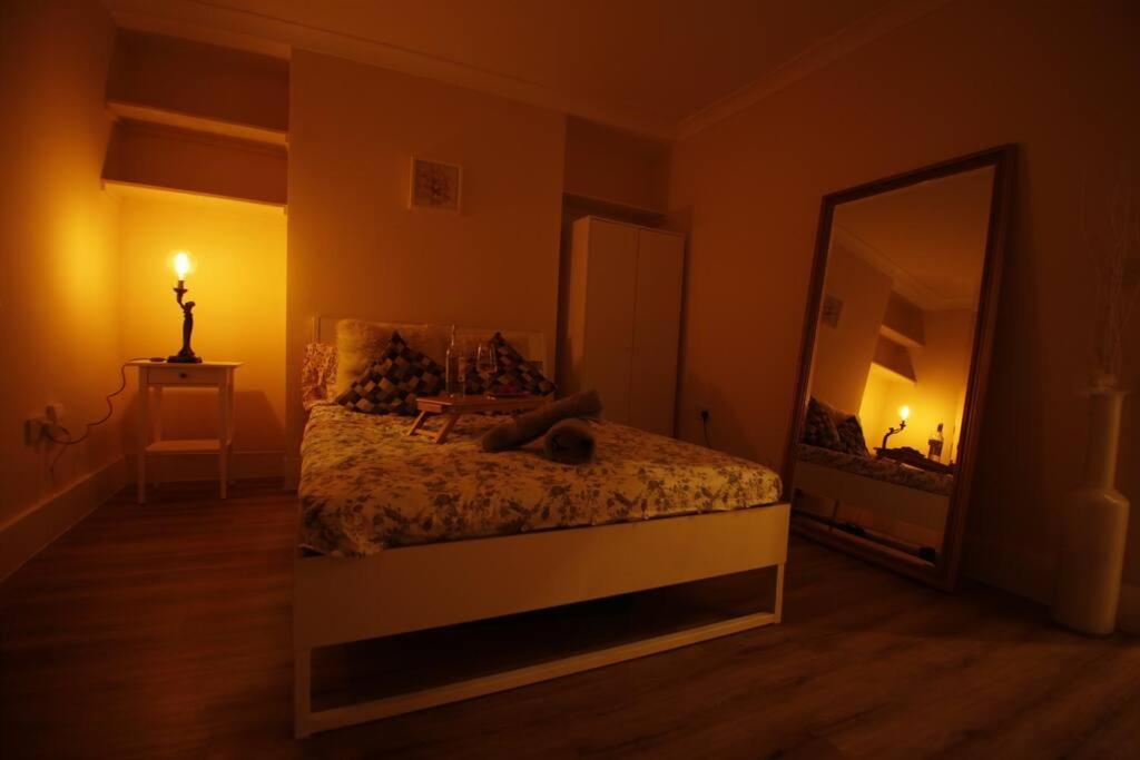 Hygge Camden Town 2 Bedrooms Apartment ลอนดอน ภายนอก รูปภาพ